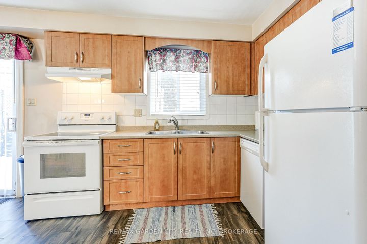 Photo 17 at 3169 Bartholomew Crescent, Meadowvale, Mississauga