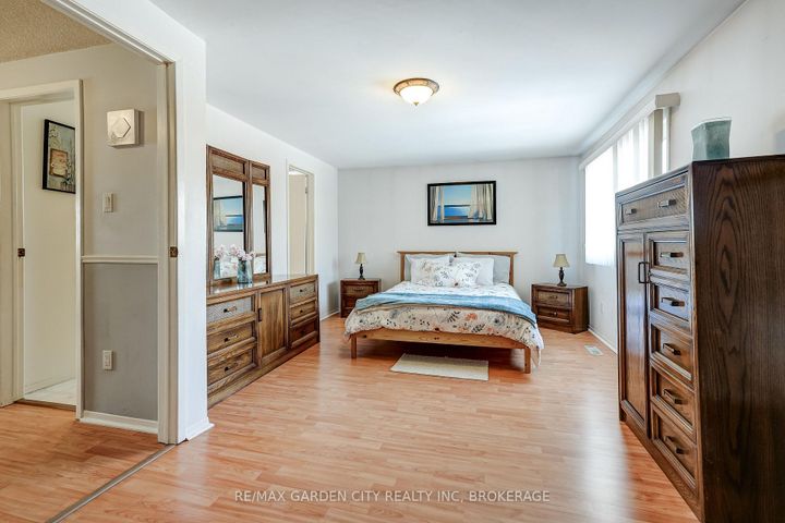 Photo 19 at 3169 Bartholomew Crescent, Meadowvale, Mississauga