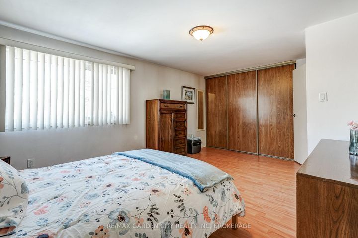 Photo 20 at 3169 Bartholomew Crescent, Meadowvale, Mississauga