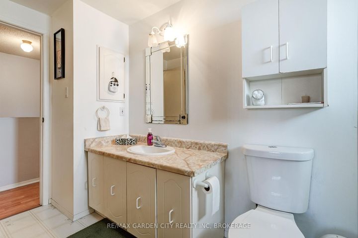 Photo 22 at 3169 Bartholomew Crescent, Meadowvale, Mississauga