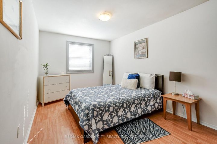 Photo 23 at 3169 Bartholomew Crescent, Meadowvale, Mississauga