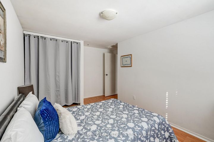 Photo 24 at 3169 Bartholomew Crescent, Meadowvale, Mississauga