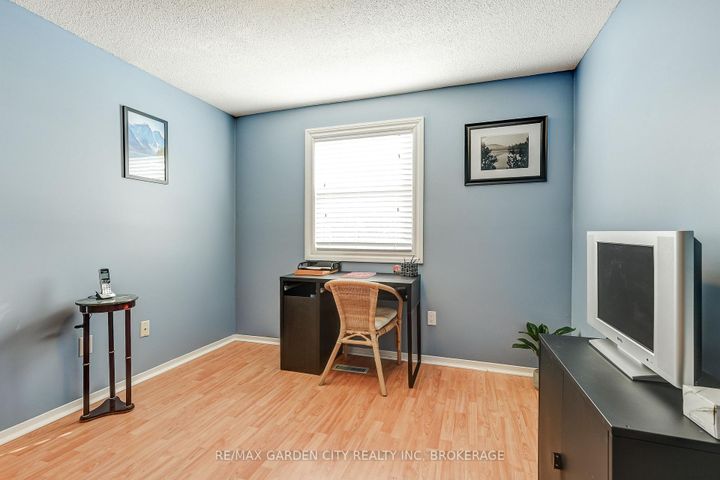 Photo 25 at 3169 Bartholomew Crescent, Meadowvale, Mississauga