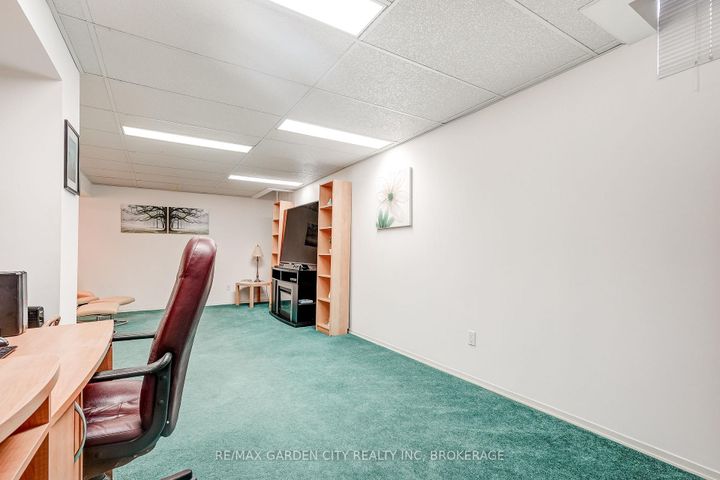 Photo 27 at 3169 Bartholomew Crescent, Meadowvale, Mississauga