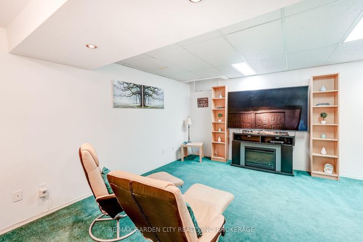 Photo 30 at 3169 Bartholomew Crescent, Meadowvale, Mississauga