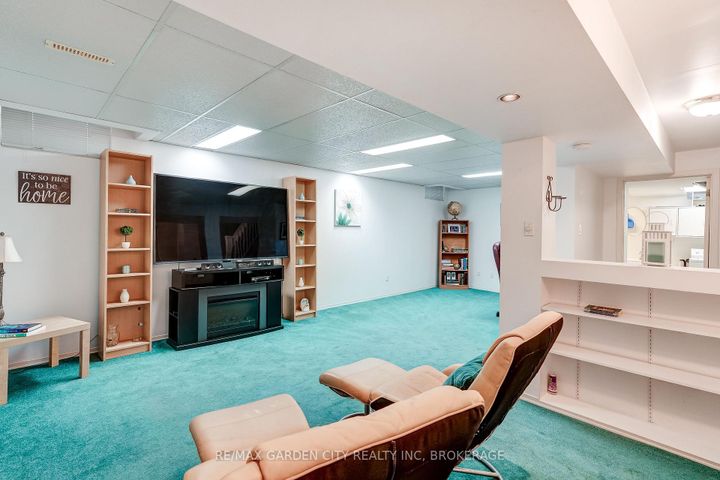 Photo 31 at 3169 Bartholomew Crescent, Meadowvale, Mississauga