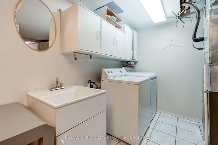 Photo 33 at 3169 Bartholomew Crescent, Meadowvale, Mississauga