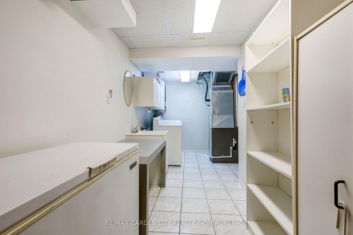 Photo 34 at 3169 Bartholomew Crescent, Meadowvale, Mississauga