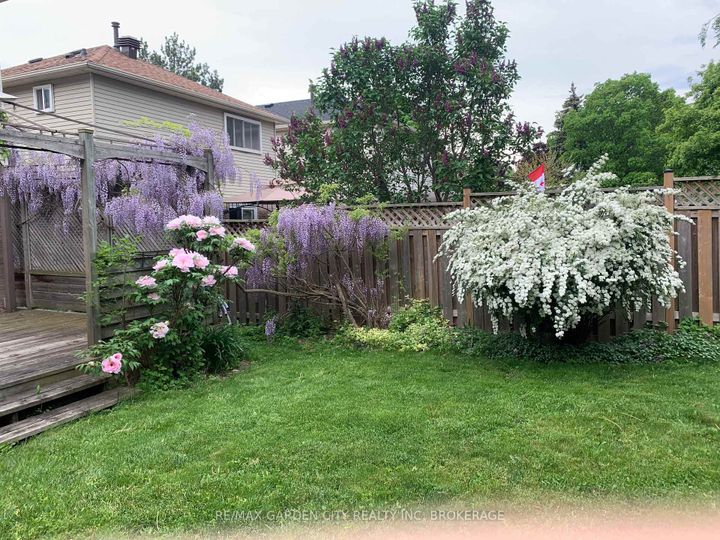 Photo 45 at 3169 Bartholomew Crescent, Meadowvale, Mississauga