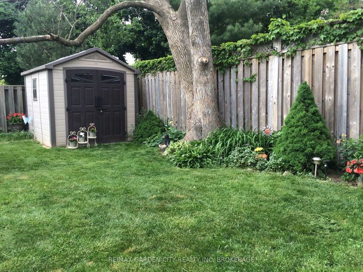 Photo 48 at 3169 Bartholomew Crescent, Meadowvale, Mississauga