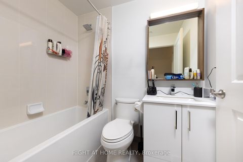 Photo 2 at 623 - 543 Richmond Street W, Waterfront Communities C1, Toronto