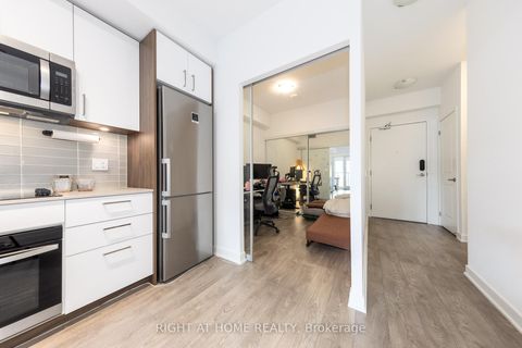 Photo 6 at 623 - 543 Richmond Street W, Waterfront Communities C1, Toronto