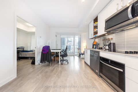 Photo 11 at 623 - 543 Richmond Street W, Waterfront Communities C1, Toronto