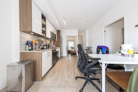 Photo 13 at 623 - 543 Richmond Street W, Waterfront Communities C1, Toronto