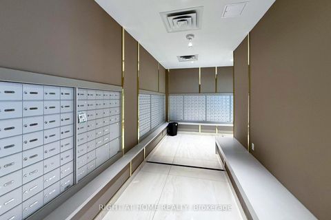 Photo 23 at 623 - 543 Richmond Street W, Waterfront Communities C1, Toronto