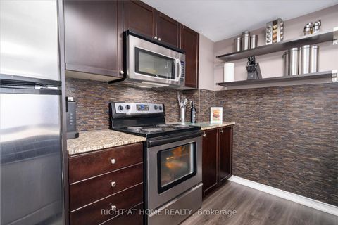 Photo 10 at 112 - 1 Ruttan Street, Dufferin Grove, Toronto