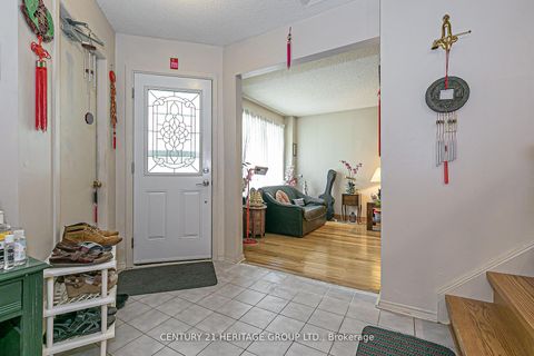 Photo 2 at 261 Badessa Circle, Brownridge, Vaughan