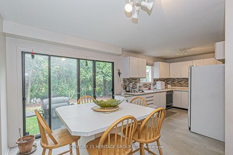 Photo 5 at 261 Badessa Circle, Brownridge, Vaughan