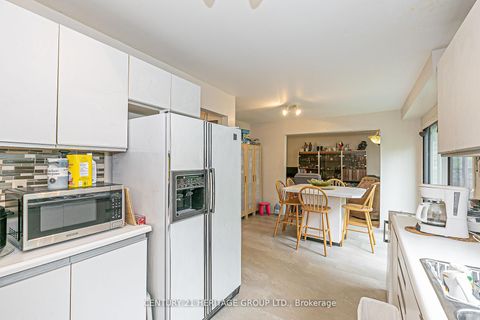 Photo 7 at 261 Badessa Circle, Brownridge, Vaughan