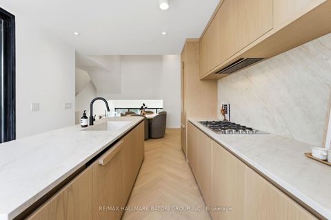 Photo 10 at 538 Duplex Avenue, Eglinton, Toronto