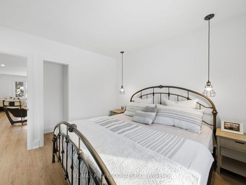 Photo 15 at 168 The Kingsway, Kingsway South, Toronto