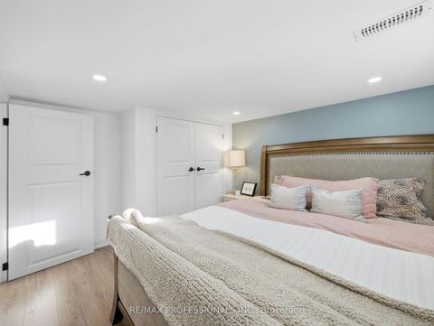 Photo 31 at 168 The Kingsway, Kingsway South, Toronto