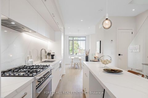 Photo 5 at 7 Flax Field Lane, Willowdale West, Toronto