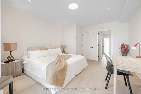 Photo 11 at 7 Flax Field Lane, Willowdale West, Toronto