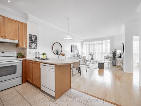 Photo 4 at 215 - 11121 Yonge Street, Devonsleigh, Richmond Hill