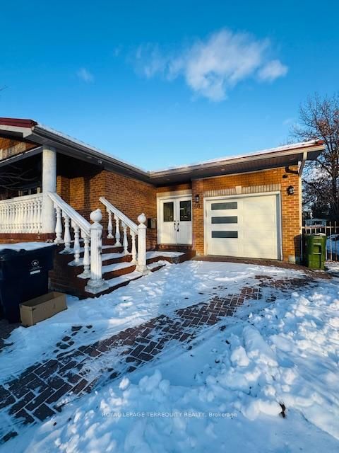 Photo 2 at 46 Orpington Crescent, Jamestown, Toronto