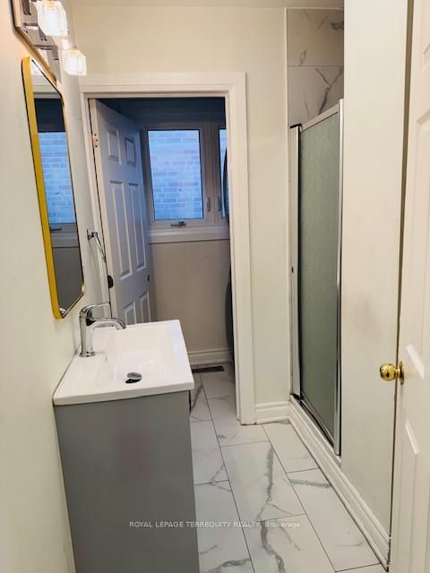 Photo 6 at 46 Orpington Crescent, Jamestown, Toronto