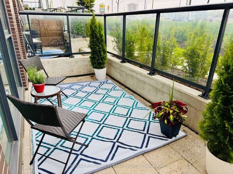 Photo 4 at 018 - 185 Deerfield Road, Central Newmarket, Newmarket