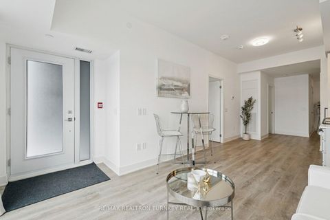 Photo 5 at 018 - 185 Deerfield Road, Central Newmarket, Newmarket