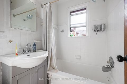 Photo 14 at 4 Lanark Avenue, Oakwood Village, Toronto