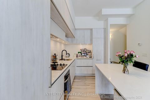 Photo 5 at 1504 - 11 David Eyer Road, Rural Richmond Hill, Richmond Hill