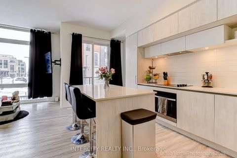 Photo 10 at 1504 - 11 David Eyer Road, Rural Richmond Hill, Richmond Hill