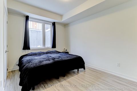 Photo 12 at 1504 - 11 David Eyer Road, Rural Richmond Hill, Richmond Hill