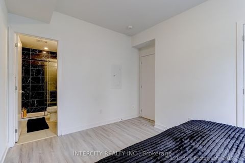 Photo 14 at 1504 - 11 David Eyer Road, Rural Richmond Hill, Richmond Hill