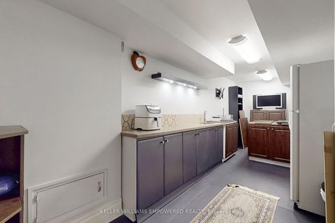 Photo 21 at 239 Pineway Blvd Boulevard, Steeles, Toronto