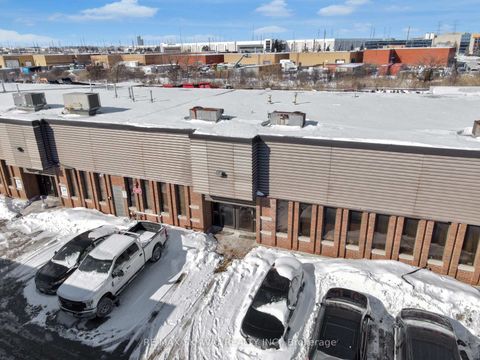 Photo 3 at 32 Guided Court, Clairville, Toronto