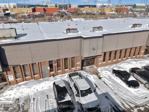 Photo 4 at 32 Guided Court, Clairville, Toronto