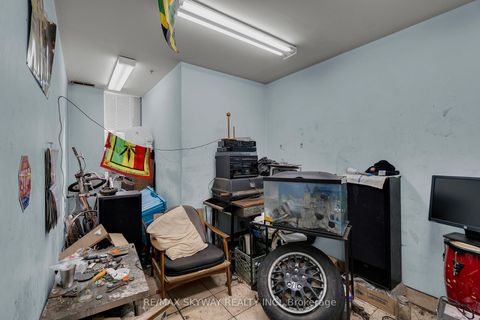 Photo 15 at 32 Guided Court, Clairville, Toronto