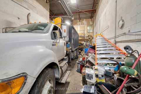 Photo 25 at 32 Guided Court, Clairville, Toronto