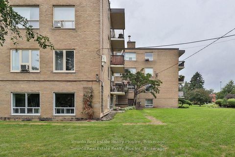 Photo 2 at 303 - 55 Neptune Drive, Lawrence, Toronto