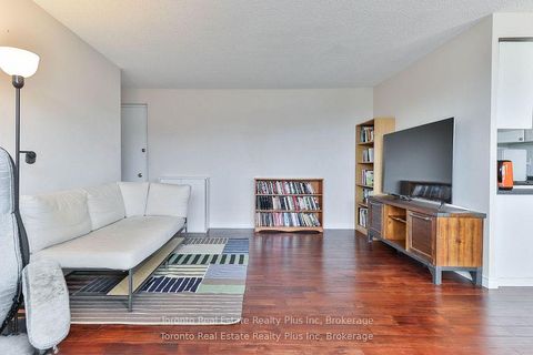 Photo 10 at 303 - 55 Neptune Drive, Lawrence, Toronto