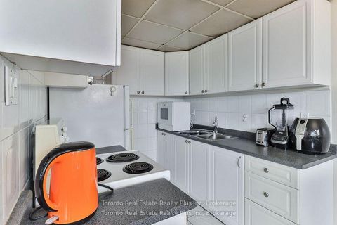 Photo 16 at 303 - 55 Neptune Drive, Lawrence, Toronto