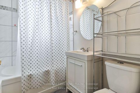 Photo 18 at 303 - 55 Neptune Drive, Lawrence, Toronto