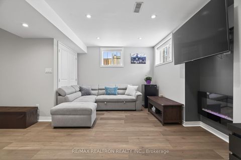 Photo 23 at 130 Aspenwood Drive, Woodland Hill, Newmarket