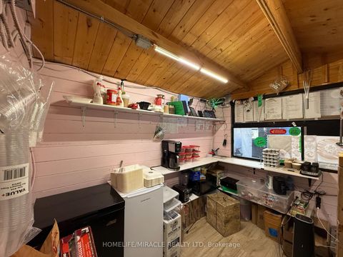 Photo 7 at 5 - 335 Yonge Street, Yonge Corridor, Toronto