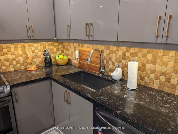 Photo 4 at 46 - 46 Foster Crescent, Brampton North, Brampton